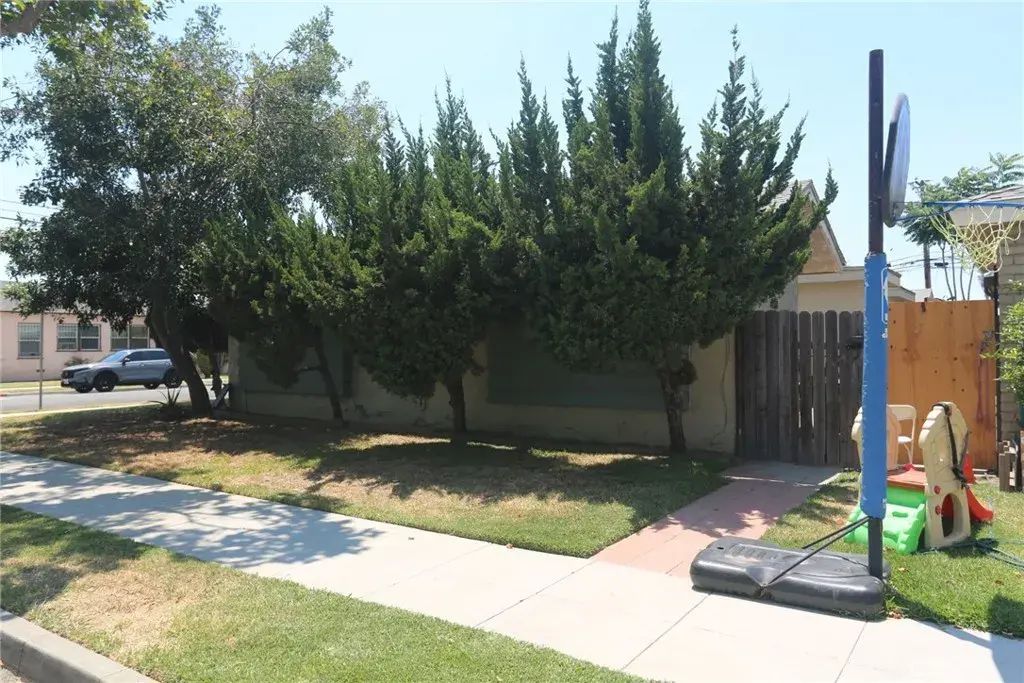 6001 California Avenue, Long Beach