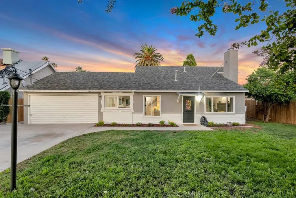 8018 Oakdale Avenue, Winnetka