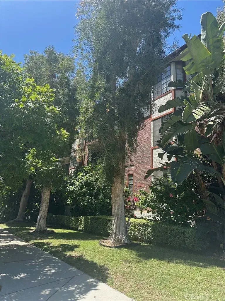 811 N Columbus Avenue 18, Glendale