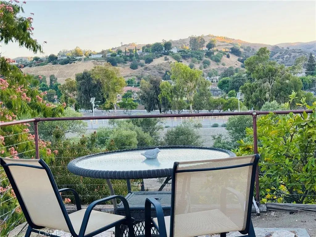 24308 Highlander, West Hills