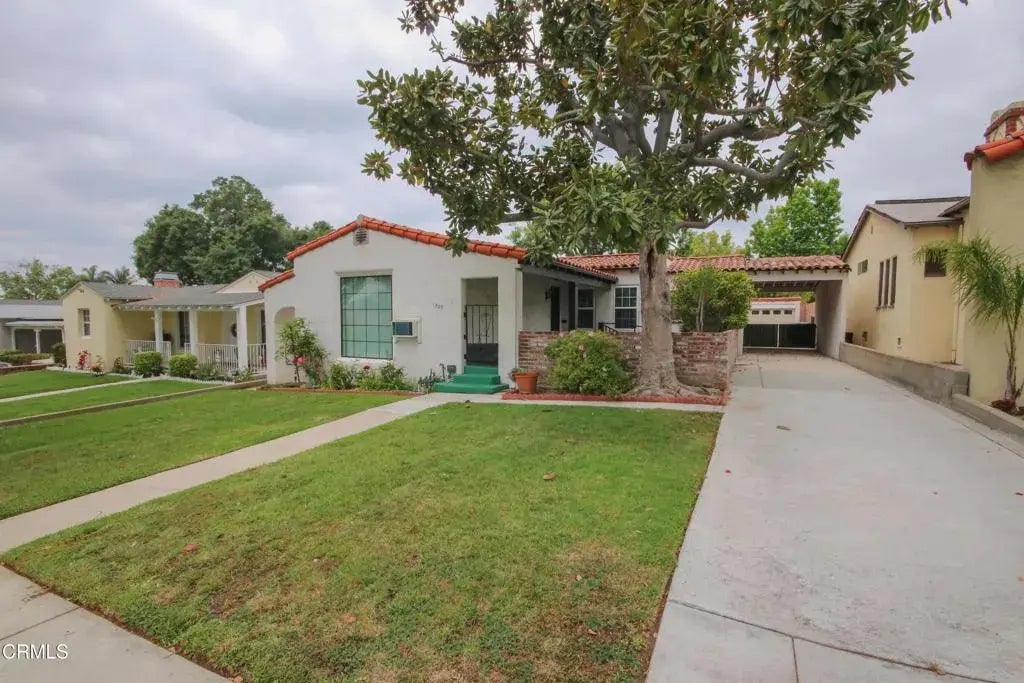 1327 Spazier Avenue, Glendale