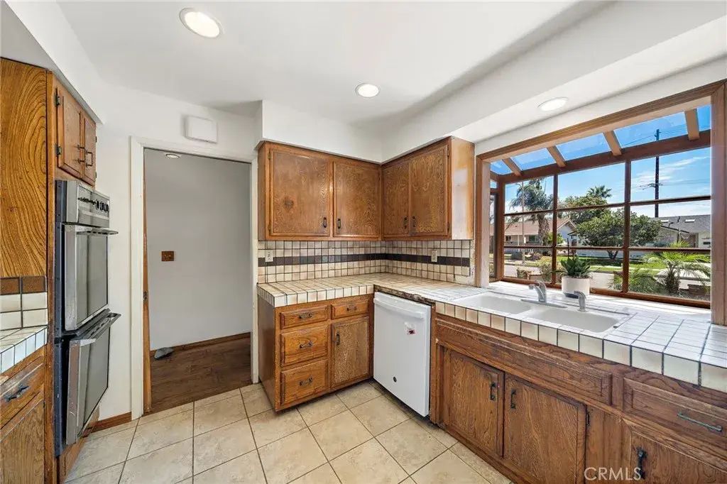 2217 E Parkside Avenue, Orange