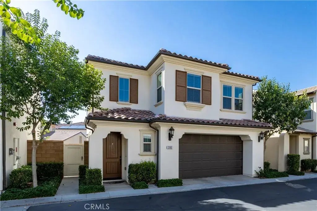 200 Bright Poppy, Irvine
