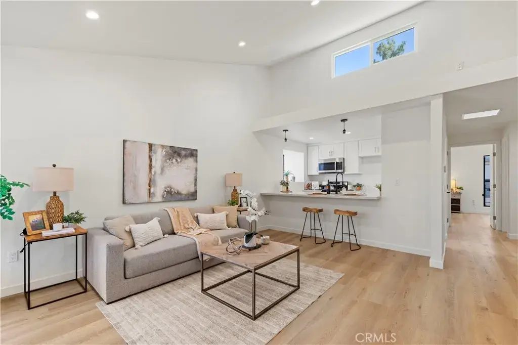 11107 Arminta Street 15, Sun Valley
