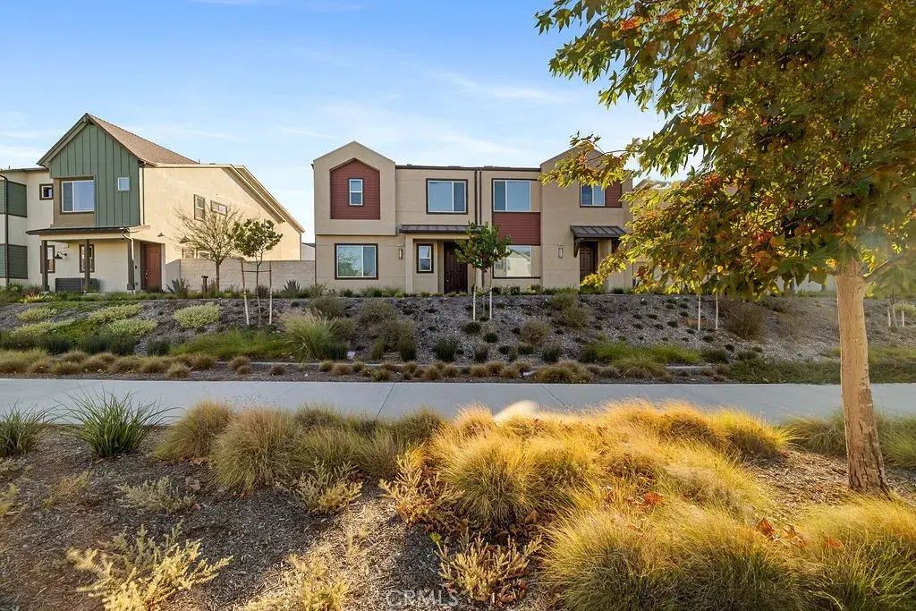 27636 Symphony Place, Valencia