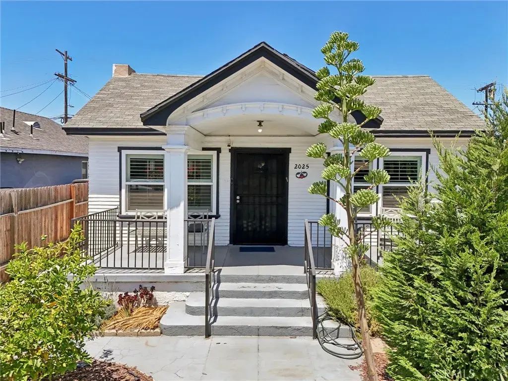 2025 W Vernon Avenue, Los Angeles