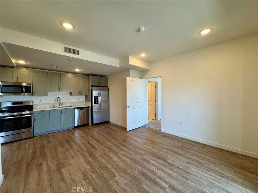 1025 S Berendo Street, Los Angeles