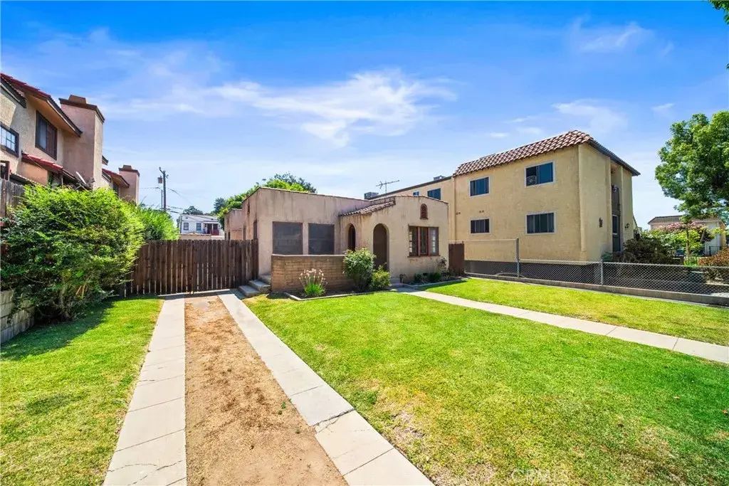 208 La France Avenue, Alhambra