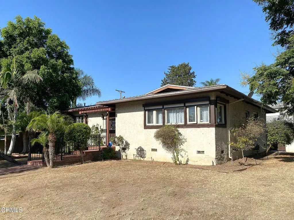 10057 Gaviota Avenue, North Hills