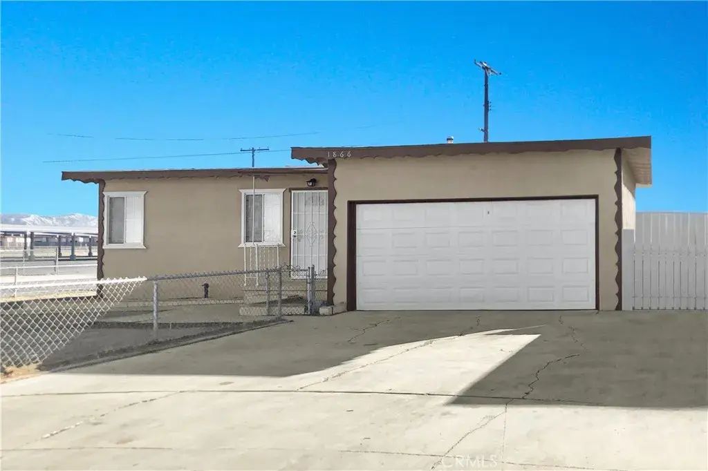 1866 E Avenue Q12, Palmdale