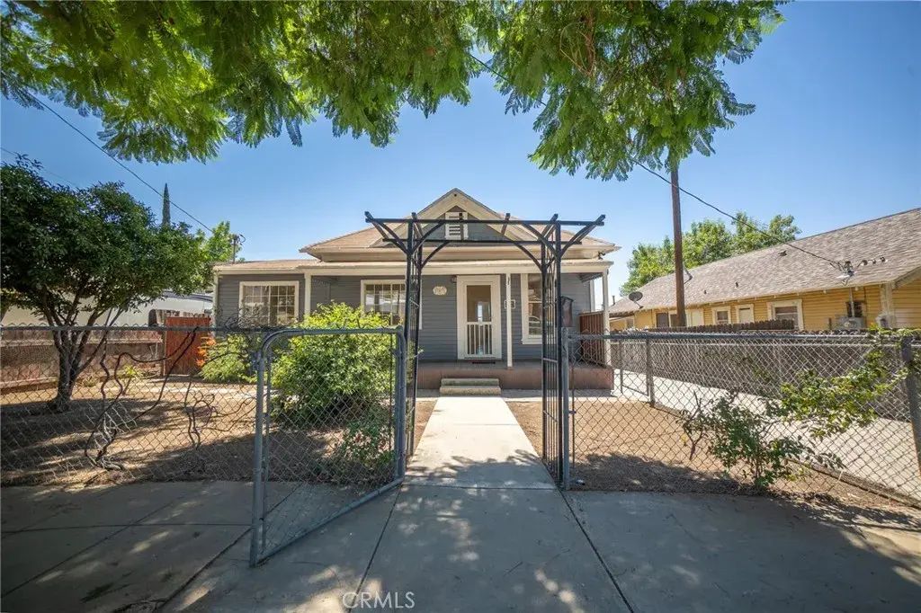 27471 Main Street, Highland