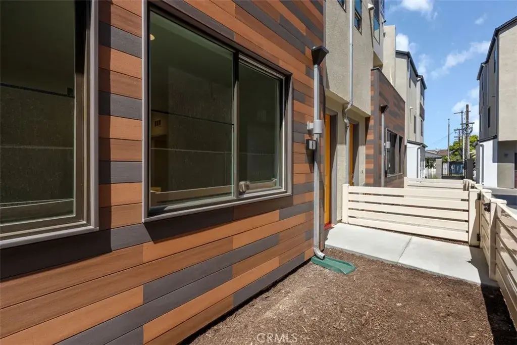 5868 Linden Ave Avenue 6, Long Beach