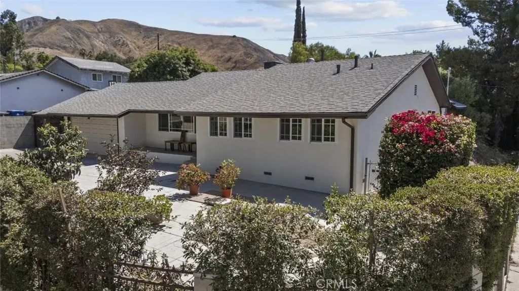 11230 Dominica Avenue, Sylmar