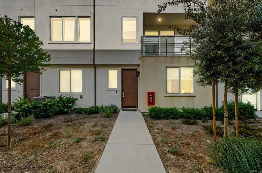 5485 Seacliff Place, 