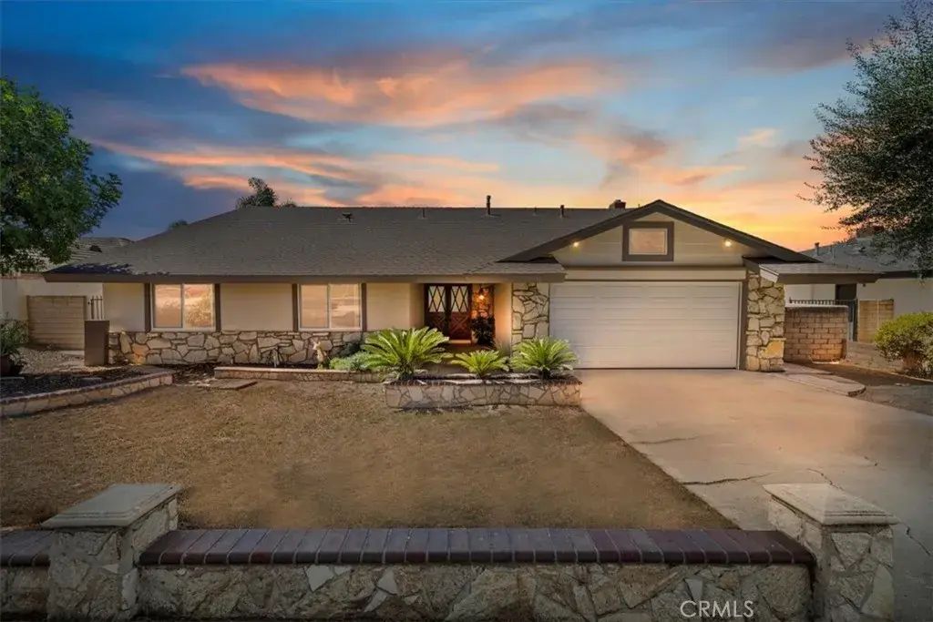 1530 Greenbriar Avenue, Corona