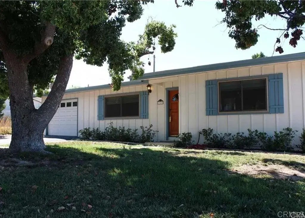 1143 E Fallbrook Street, Fallbrook