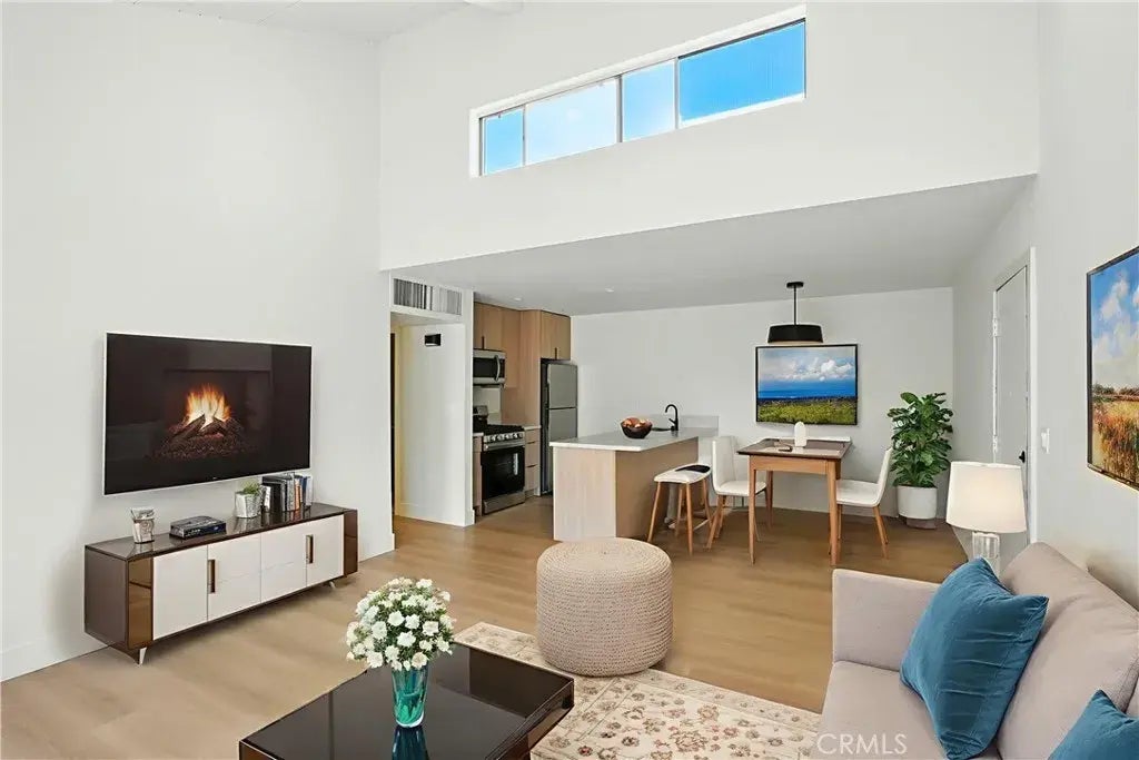 8601 International Avenue 233, Canoga Park