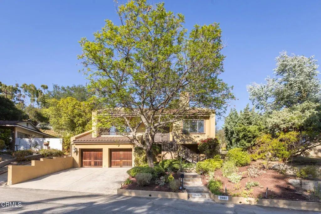 1961 El Arbolita Drive, Glendale