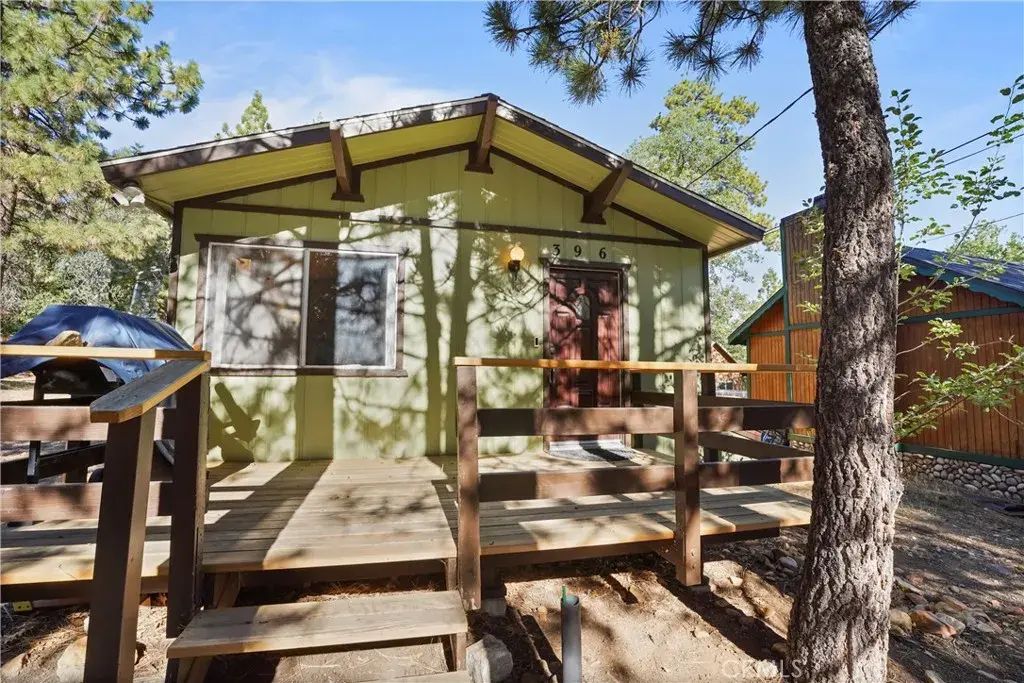 396 Los Angeles Avenue, Sugarloaf