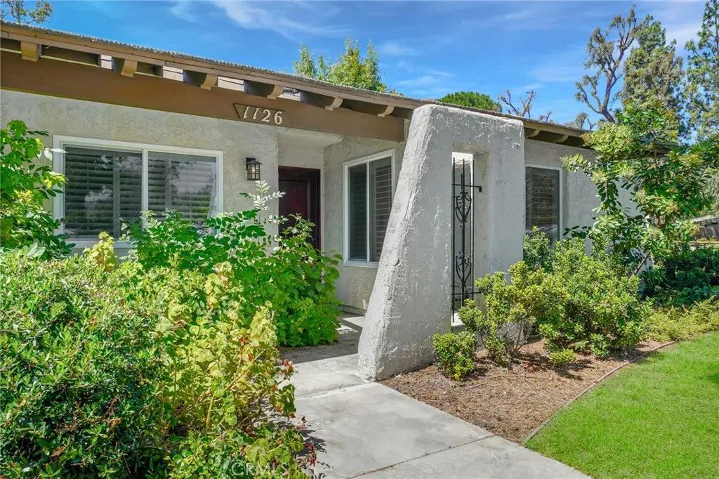 1126 Bright Glen Circle, Westlake Village