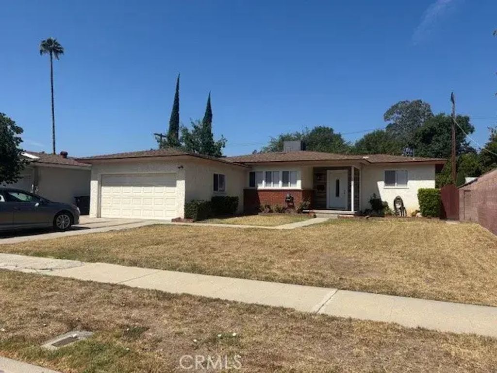 10045 Gaviota Avenue, North Hills
