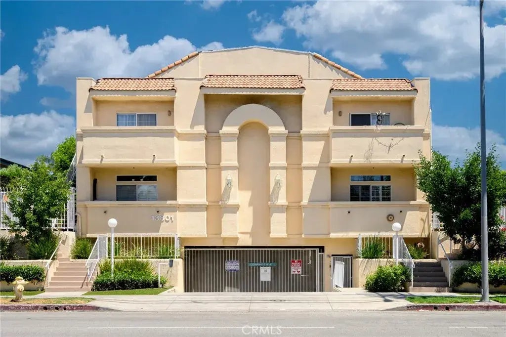 13801 Oxnard Street 101, Van Nuys