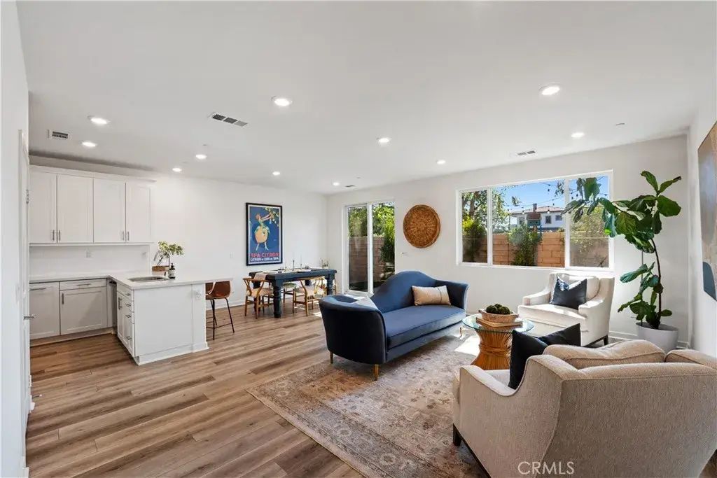 8255 N Sophie Court, Northridge