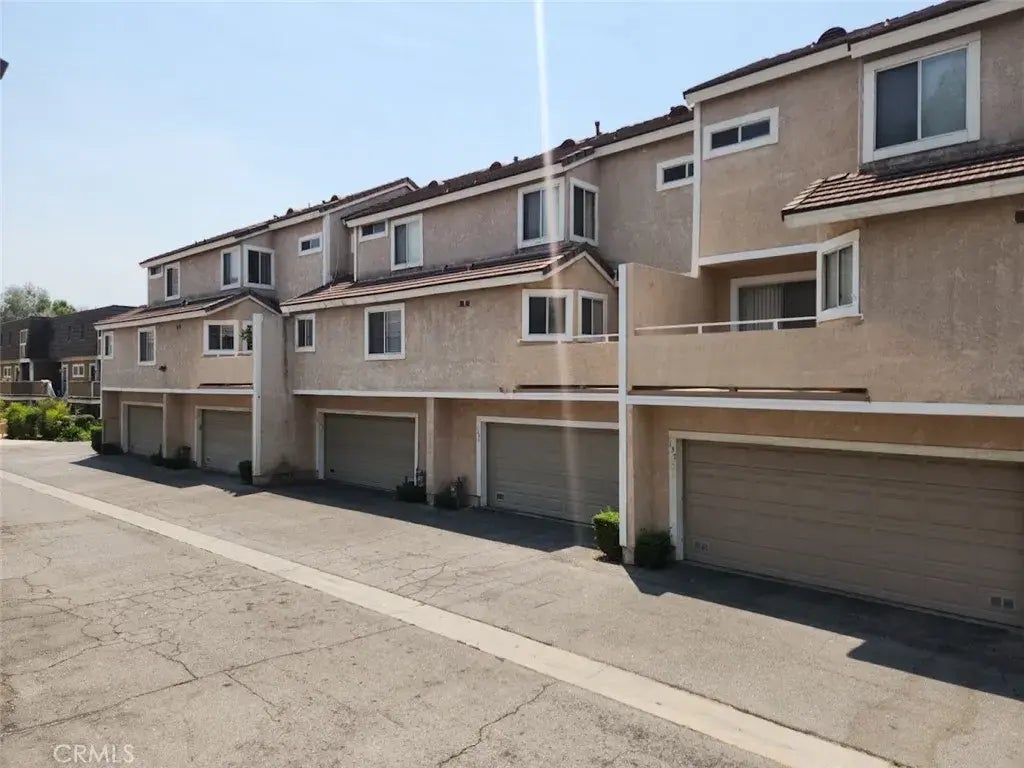 1985 Glenoaks Boulevard 139, San Fernando