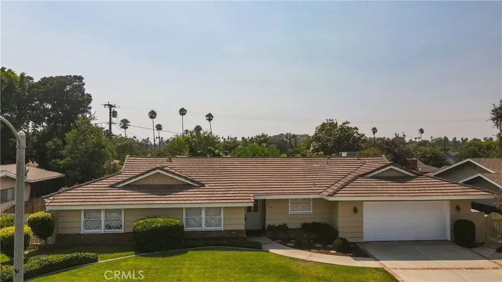 5267 Coventry Drive, Riverside