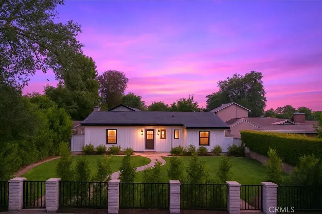 17048 Sherman Way, Lake Balboa