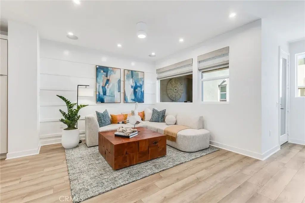 633 S Lyon Street, Santa Ana