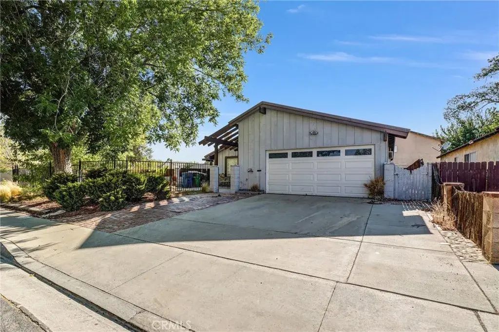 44527 E 12th Street East, Lancaster