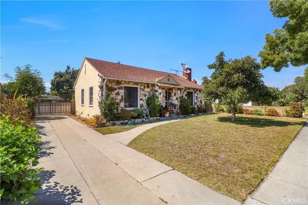 12073 Rives Avenue, Downey