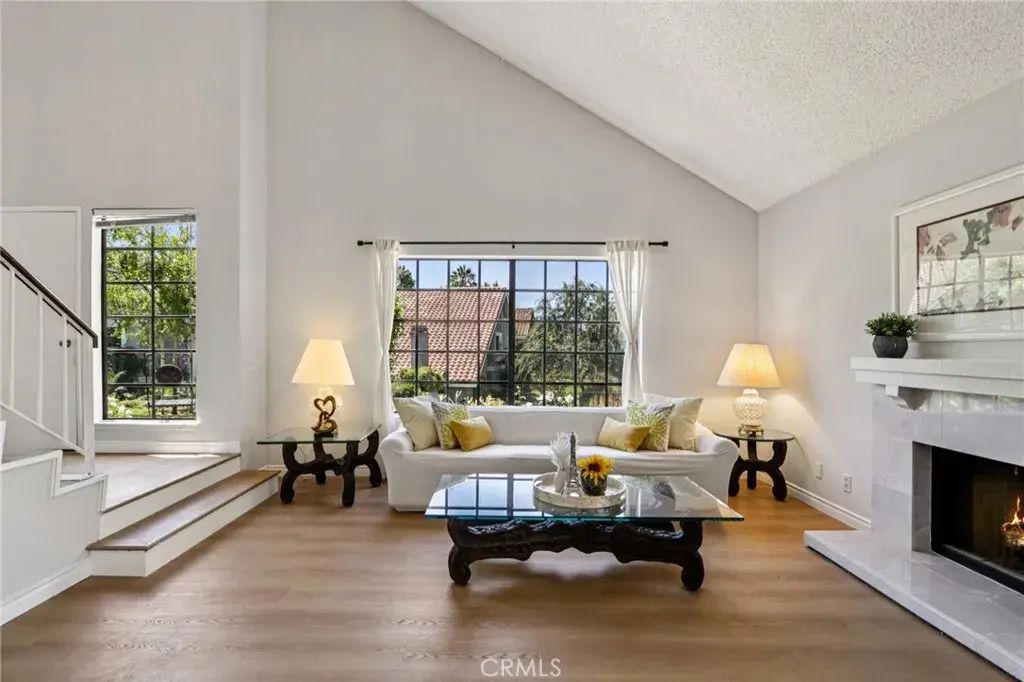 963 Thistlegate Road, Oak Park
