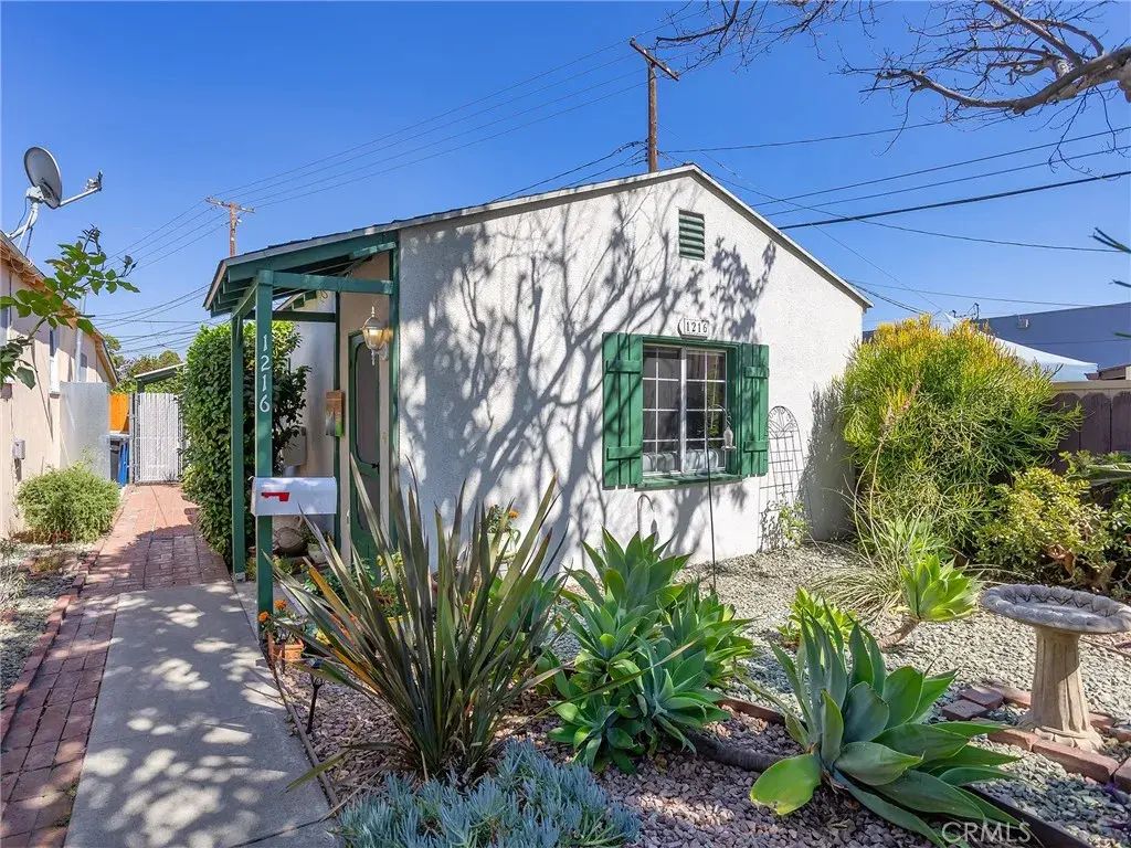 1216 N Lincoln Street, Burbank
