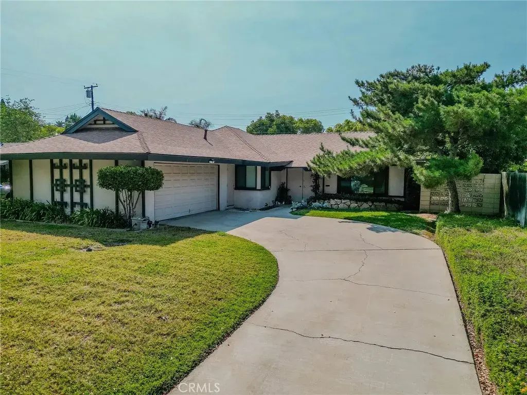 8214 Sherwood Place, Riverside