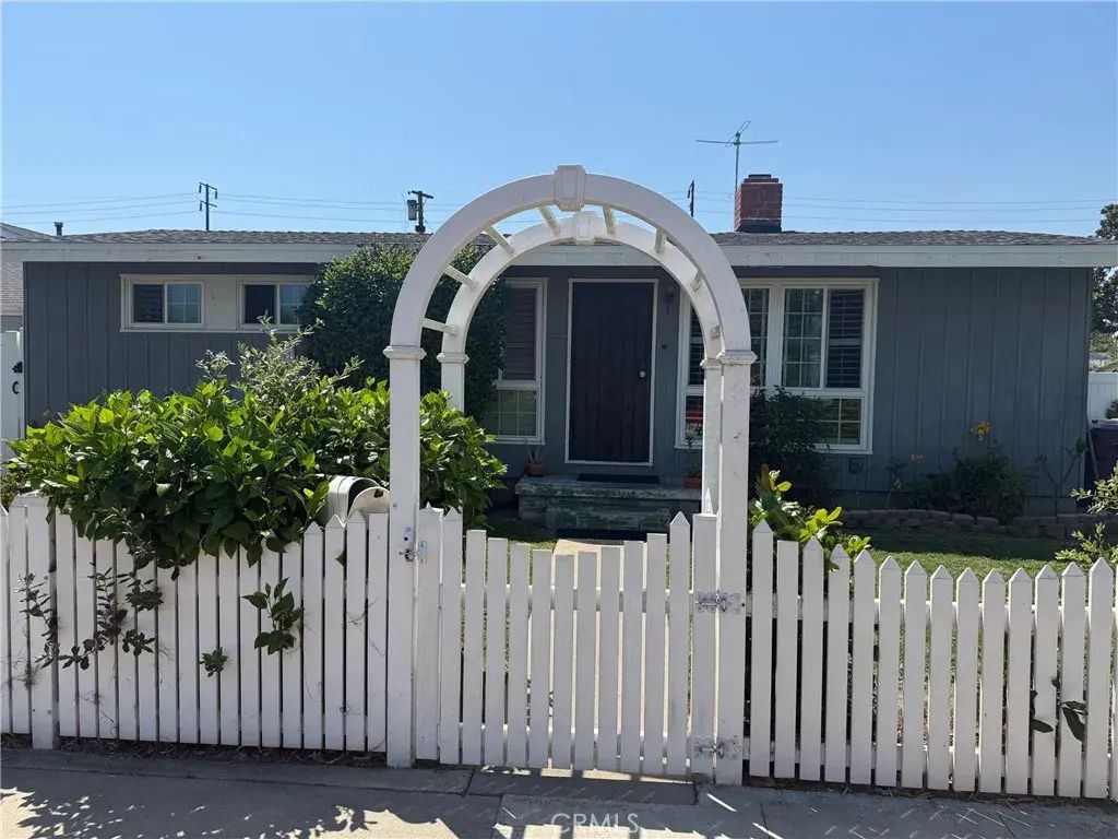 1881 Hackett Avenue, Long Beach