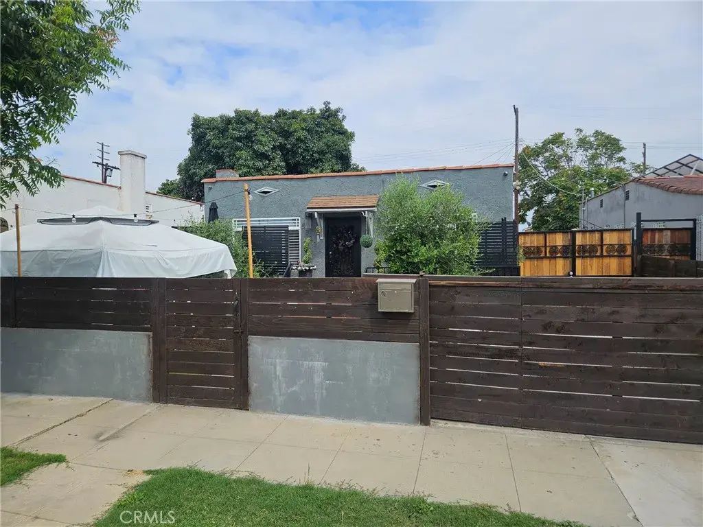 5820 Cimarron Street, Los Angeles