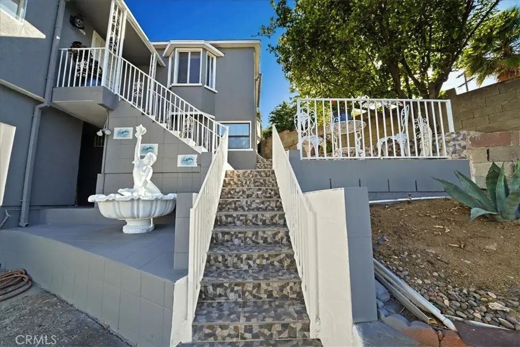 1745 College View Place, Los Angeles