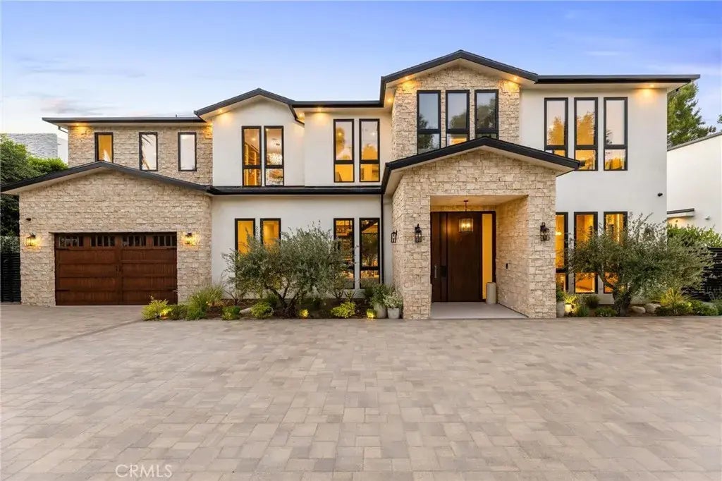 18803 Wells Drive, Tarzana