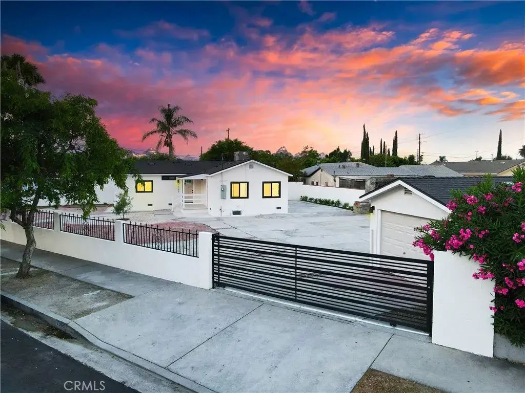 7965 De Garmo Avenue, Sun Valley