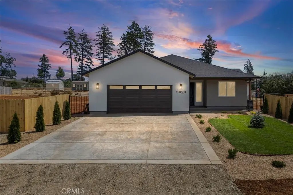 5428 T J Way, Paradise