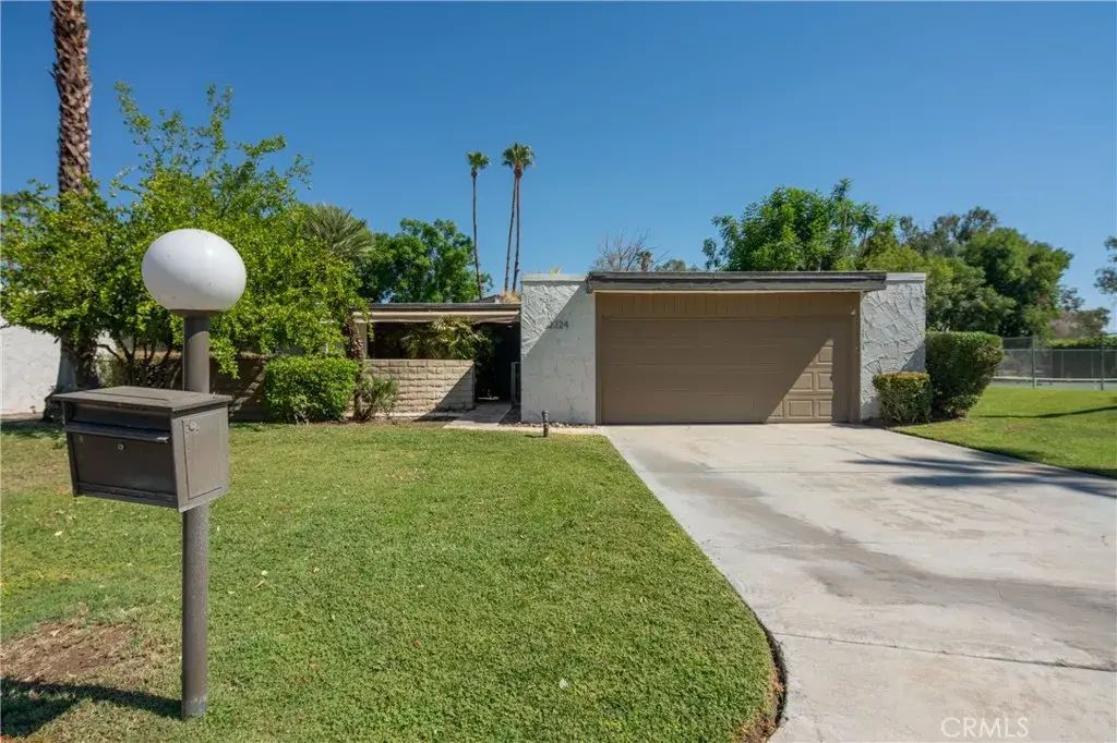 2224 Casitas Way, Palm Springs