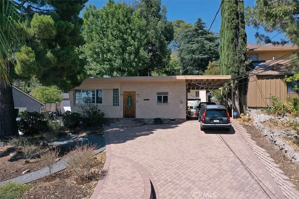 3953 Santa Carlotta, La Crescenta