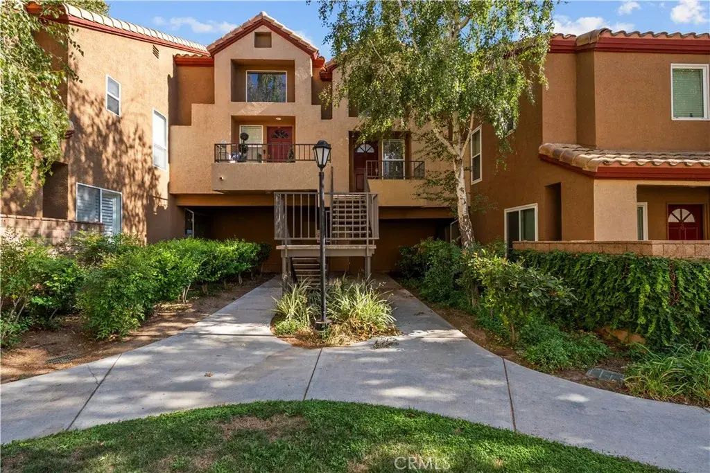 22715 Copper Hill Drive 19, Saugus
