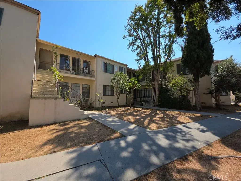 575 Levering Avenue, Westwood - Century City