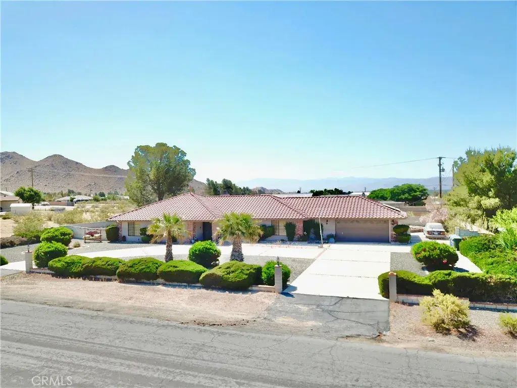 18965 Siskiyou Road, Apple Valley