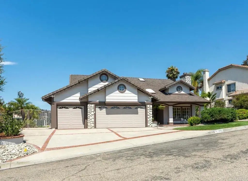 1337 Oak View Way, Escondido