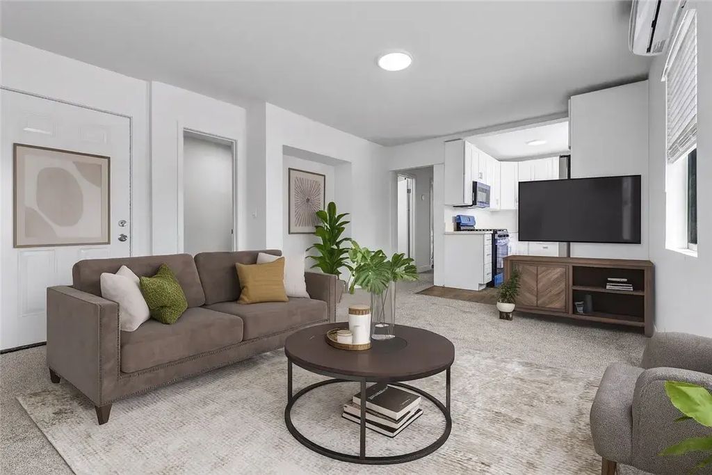 2625 San Marino Street, Los Angeles