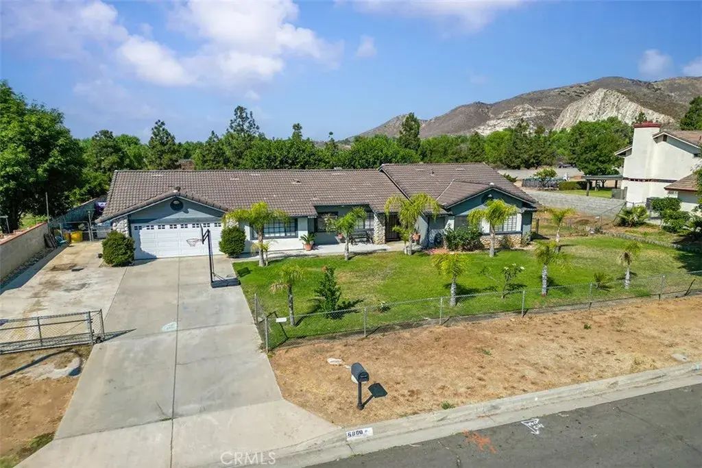 6860 27th Street, Jurupa Valley